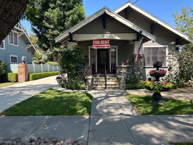 property at 174 N Shaffer St