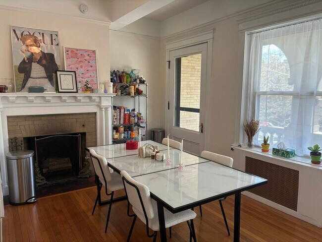 1070 Beacon St, Unit 3A in Brookline, MA - Building Photo - Building Photo