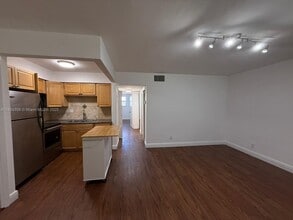 4050 NE 12th Terrace in Oakland Park, FL - Building Photo - Building Photo
