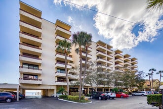 Mariner South Condominiums in Tampa, FL - Building Photo - Building Photo