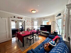 92 Powder House Blvd, Unit 1 in Somerville, MA - Building Photo