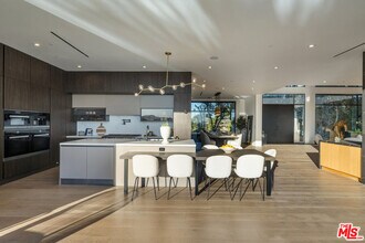 16110 Meadowview Dr in Los Angeles, CA - Building Photo - Building Photo