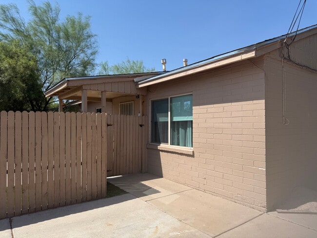 2925 N Winstel Blvd in Tucson, AZ - Building Photo - Building Photo