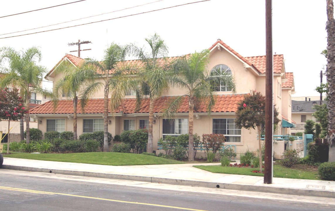 904-910 E Wilson Ave in Glendale, CA - Building Photo