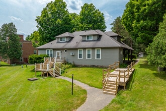 Manlius Academy in Manlius, NY - Foto de edificio - Building Photo