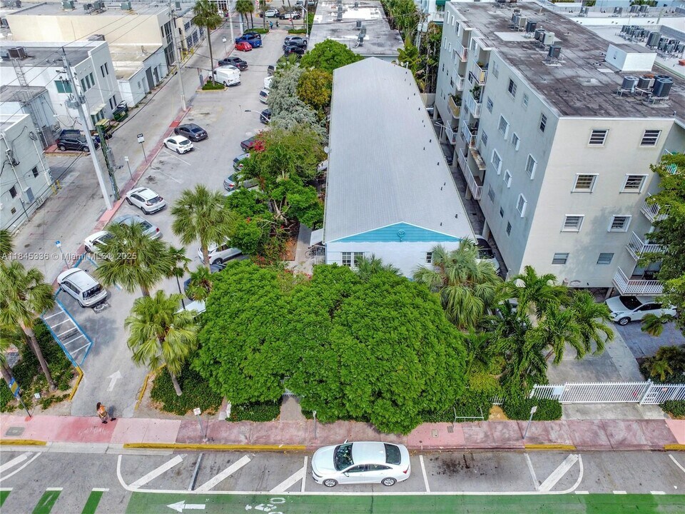 1619 Meridian Ave in Miami Beach, FL - Building Photo