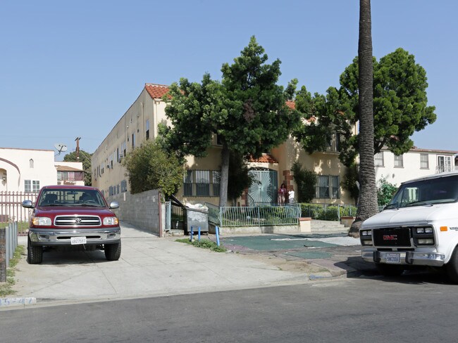 Los Palos Apartments in Los Angeles, CA - Building Photo - Building Photo