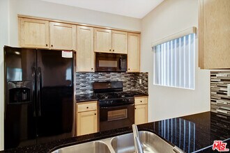 12132 Hart St in Los Angeles, CA - Building Photo - Building Photo