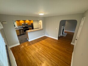 2984 Linwood Ave, Unit 1 in Cincinnati, OH - Building Photo - Building Photo