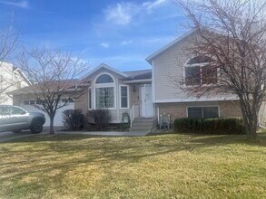 758 E New England Dr in Sandy, UT - Building Photo - Building Photo