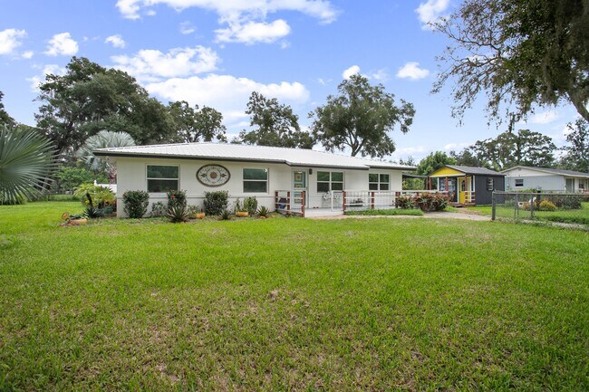 1377 Spg Gdn Ave S in DeLand, FL - Building Photo - Building Photo