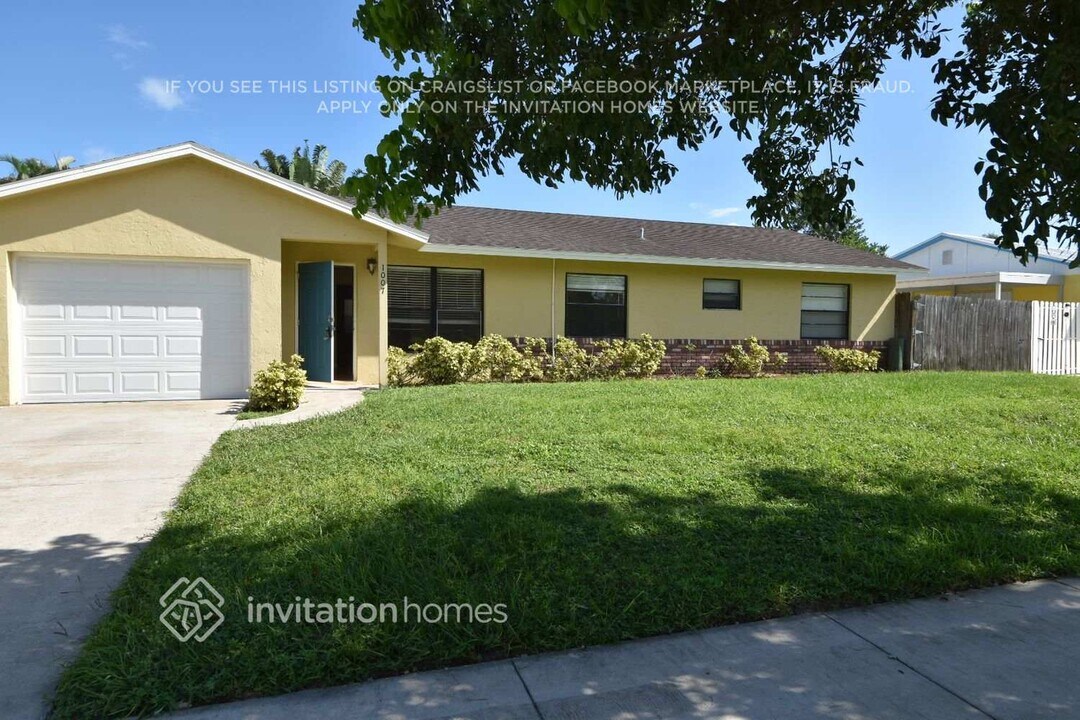 1007 Mohawk St in Jupiter, FL - Building Photo