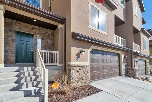 911 S Aspen Pl in Provo, UT - Foto de edificio - Building Photo