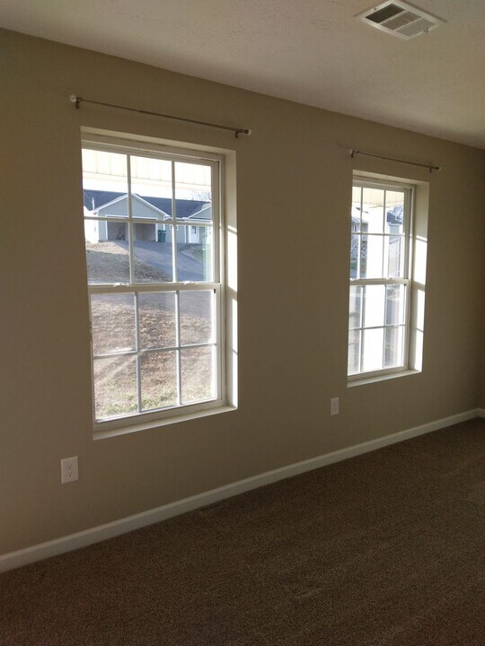 2023 Jonathan Dr in Baneberry, TN - Building Photo