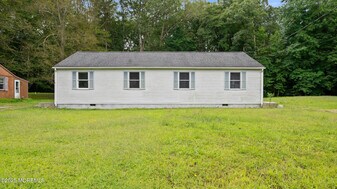 47 Story St in Plumsted, NJ - Building Photo