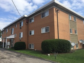 37 Heights Ave in Northfield, OH - Foto de edificio - Building Photo