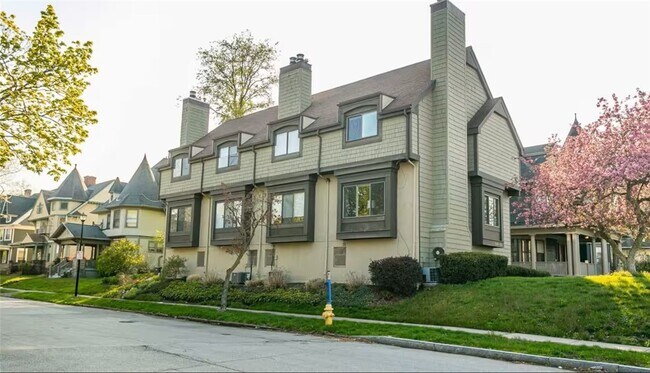 549 University Ave in Rochester, NY - Building Photo - Building Photo