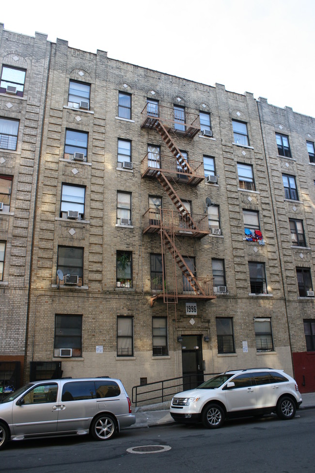 1996 Davidson Ave in Bronx, NY - Foto de edificio - Building Photo