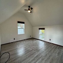 303 N Holly St in Medford, OR - Building Photo - Building Photo