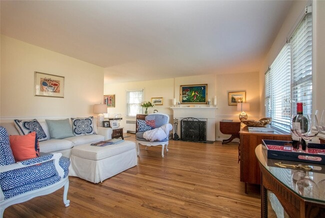 370 Oakland Beach Ave in Rye, NY - Building Photo - Building Photo