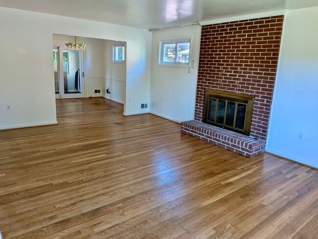 9204 Davidson St in College Park, MD - Foto de edificio - Building Photo