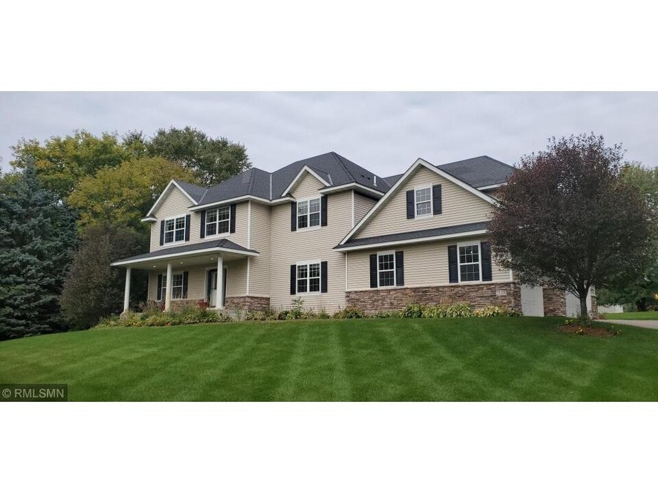 25200 Yellowstone Trail in Excelsior, MN - Building Photo