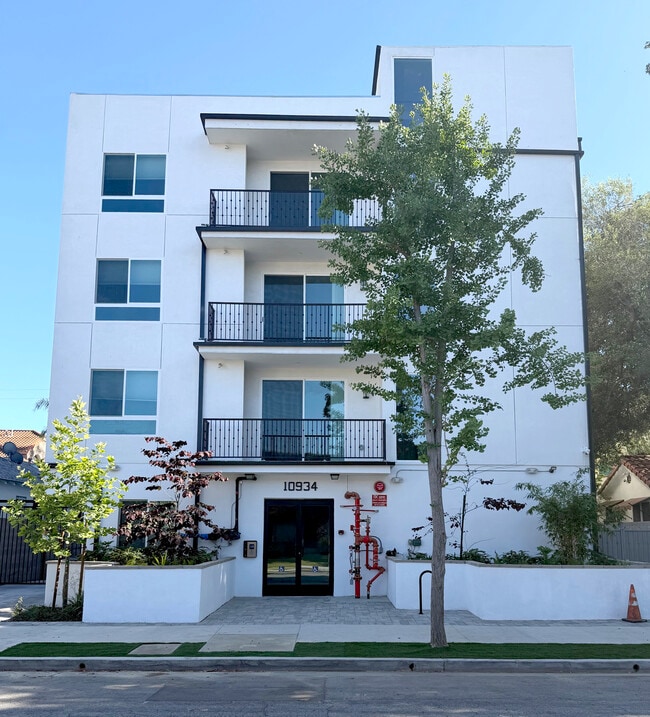 10934 Peach Grove St