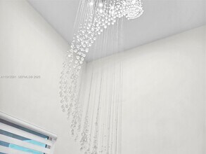 10250 NW 76th Terrace in Doral, FL - Building Photo - Building Photo