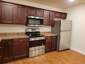 143 Cedarwood Dr in Denver, PA - Foto de edificio - Building Photo