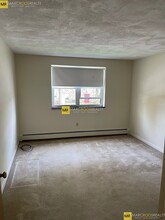 154 Lexington St, Unit #15 in Auburndale, MA - Foto de edificio - Building Photo