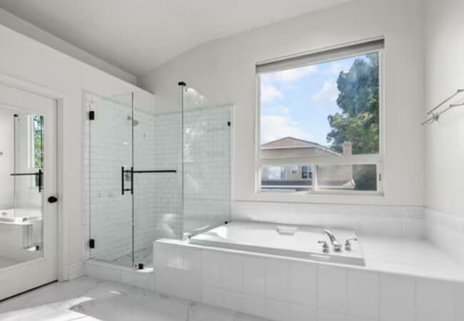 23536 Summerglen Pl in Santa Clarita, CA - Foto de edificio - Building Photo