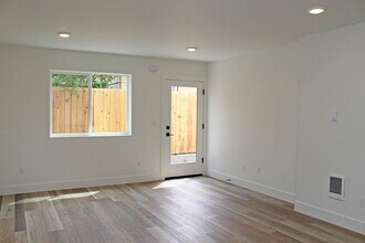 4563-4563 N Borthwick Ave in Portland, OR - Building Photo - Building Photo