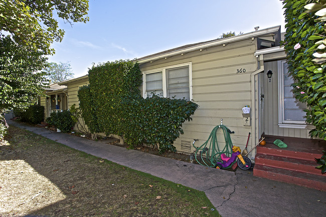 360 Lafayette Ave in San Leandro, CA - Foto de edificio - Building Photo