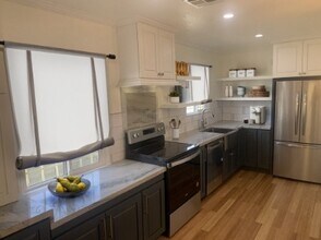 5327 6th Ave in Los Angeles, CA - Building Photo - Building Photo