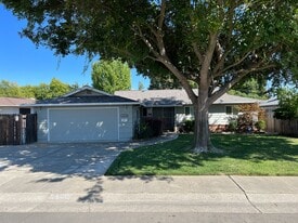 2855 La Colina Way in Carmichael, CA - Building Photo