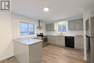 128 Toulon Crescent in London, ON - Building Photo - Building Photo