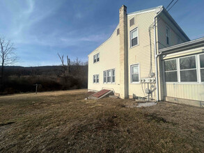 425 Camp Strauss Rd in Fredericksburg, PA - Building Photo - Building Photo