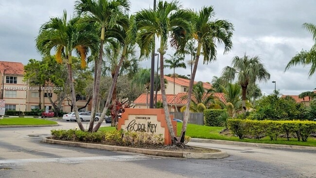 property at 3420 Pinewalk Dr N