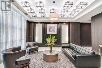 125 Western Battery Rd in Toronto, ON - Building Photo - Building Photo