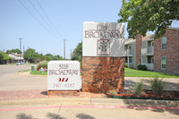 Broadway Apartments photo'