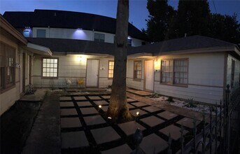 909 W 13th St in Houston, TX - Foto de edificio - Building Photo
