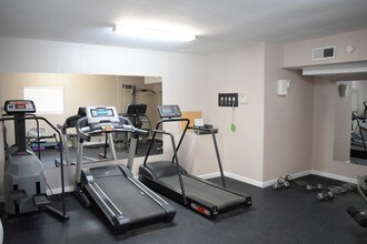 740 W Elm St-Unit -215 in Phoenix, AZ - Foto de edificio - Building Photo