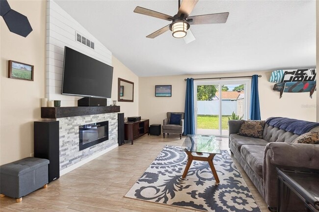 210 Lake Charles Ct in Oldsmar, FL - Building Photo - Building Photo