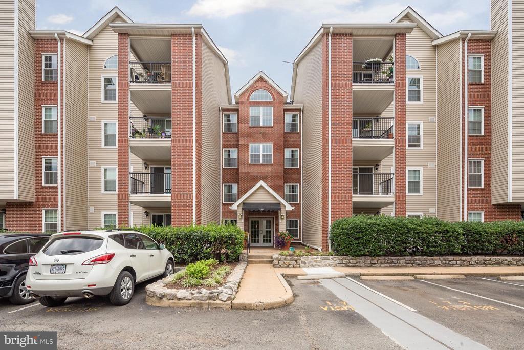 3309 Wyndham Cir in Alexandria, VA - Building Photo