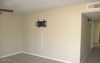 9008 Mercury St in El Paso, TX - Building Photo - Building Photo