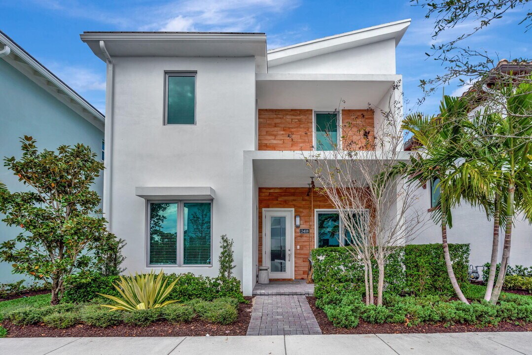 13408 Bernoulli Wy in Palm Beach Gardens, FL - Building Photo