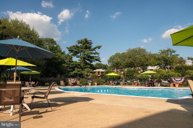 809 Red Lion Rd in Philadelphia, PA - Building Photo - Building Photo