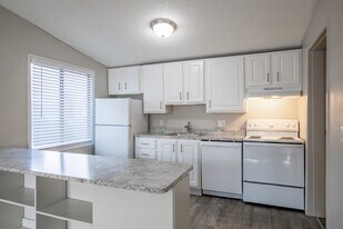 Laurel Bay in Ypsilanti, MI - Building Photo