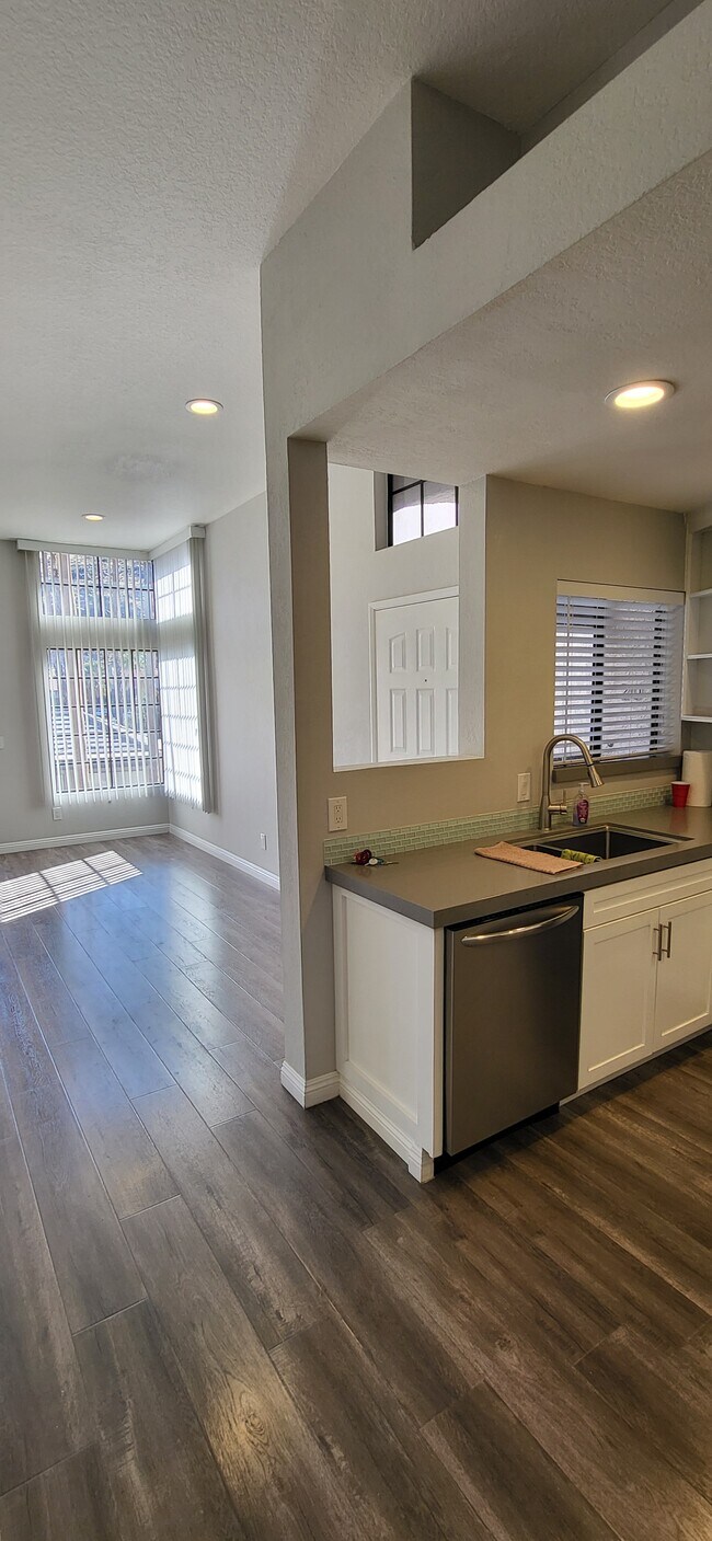 2601 S Broadmoor Dr, Unit 21 in Palm Springs, CA - Building Photo - Building Photo