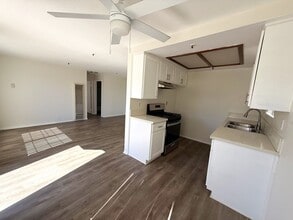 OAK TREE in Hawthorne, CA - Building Photo - Interior Photo